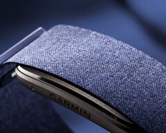 Il Garmin CIRQA è dotato di un cinturino in tessuto disponibile in sette colori.