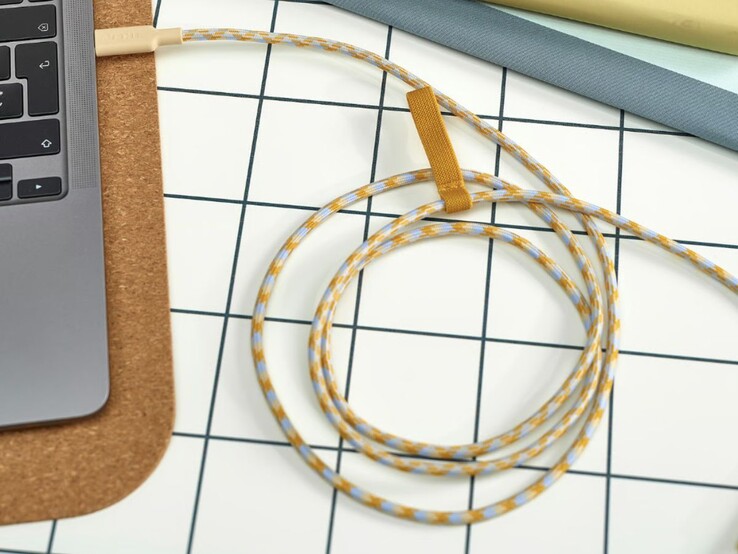 Il cavo IKEA Rundhult da USB-C a USB-C in beige/blu (fonte: IKEA)