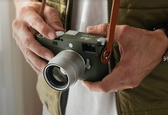 L'edizione Safari dell'iconica fotocamera a telemetro Leica M11-P sarà disponibile in verde oliva (Fonte: Leica)