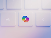 Un tasto stilizzato di Microsoft Copilot su un computer portatile.