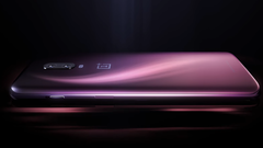 Il OnePlus 6T, un'ammiraglia del 2018, mostrato nella sua variante di colore viola. (Fonte: OnePlus)