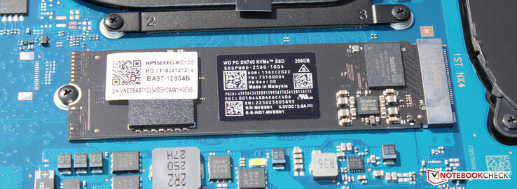 Un'unità SSD PCIe 4 funge da unità di sistema.