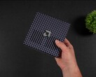 Il mini PC AMD Ryzen AI Max+ 395 Strix Halo viene mostrato mentre esegue SteamOS per effettuare confronti tra i benchmark di gioco