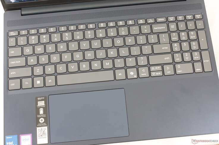 Non vi sono modifiche rispetto al modello IdeaPad Slim 3 15 del 2025 in termini di esperienza d'uso della tastiera e del clickpad