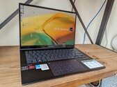 Recensione del portatile Asus Zenbook 14 UM3402Y: Nuovo nome Ryzen 7 7730U, vecchie prestazioni Zen 3