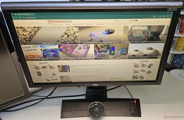 Una volta fissata al monitor, la Screenbar non si nota particolarmente.