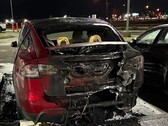 Veicoli danneggiati in una concessionaria Tesla di Salem. Sospetto incendio doloso arrestato (Fonte: Dipartimento di Polizia di Salem)