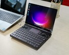 Il GPD Win Max 2 ha una tastiera retroilluminata, un trackpad e pulsanti di controllo. (Fonte: GPD)