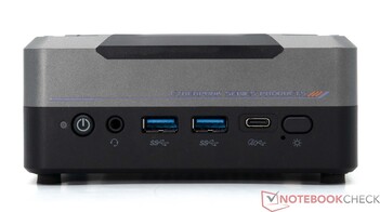 Parte anteriore: Pulsante di accensione, jack audio da 3,5 mm, 2x USB 3.2 Gen 2, USB4, controllo RGB