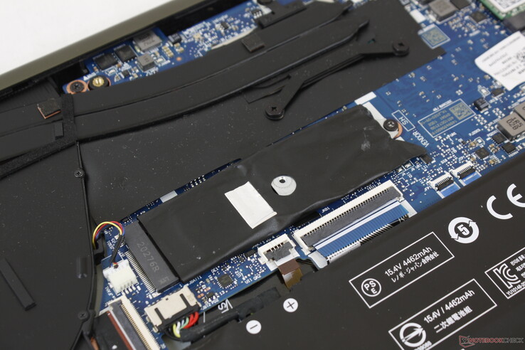 Lo slot M.2 supporta SSD NVMe 2242 e 2280. Non ci sono opzioni secondarie