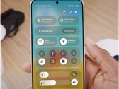 I cursori del volume e della luminosità si sono scambiati di posto in One UI 7 Beta 2 (Fonte immagine: Tarun Vats via X)
