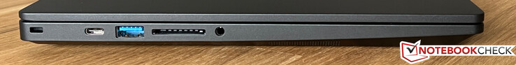 A sinistra: lucchetto Kensington, USB-C 3.2 Gen 2 (10 GBit/s, Power Delivery, DisplayPort modalità ALT 1.4), USB-A 3.2 Gen 1 (5 GBit/s), lettore di schede, audio 3,5-mm