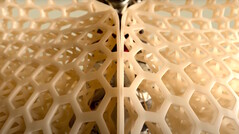 Il robot umanoide 1X NEO è ricoperto da un morbido cuscino protettivo in polimero 3D. (Fonte immagine: 1x)