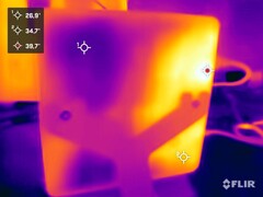 Minisforum EliteMini UM780 XTX contro lo stress test (verticale in basso)