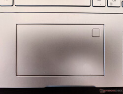 Il touchpad ospita un lettore di impronte digitali