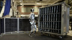 Atlas si muove in modo simile a quello di un essere umano (Fonte: Boston Dynamics/YouTube)