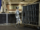 Atlas si muove in modo simile a quello di un essere umano (Fonte: Boston Dynamics/YouTube)