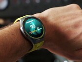 L’Huawei Watch GT 7 Pro è disponibile anche nei vivaci colori verde e giallo.