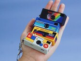 La Kodak Charmera, qui raffigurata in quattro di sette varianti di colore, è davvero una fotocamera portachiavi (Fonte: Kodak)
