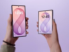 Samsung ha lanciato il Galaxy Z Fold8 Ultra (a sinistra) e il Galaxy Z Fold8 (a destra) alla fine di luglio 2026.