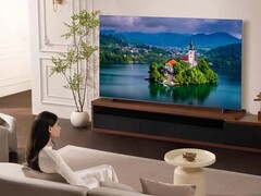 Il televisore Q8C di TCL (nella foto) è un modello QD MiniLED premium. (Fonte: TCL)