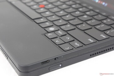 Il lettore di impronte digitali si trova sulla tastiera, invece che sul tablet stesso