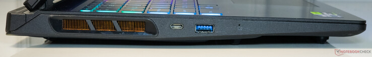 A sinistra: Thunderbolt 4, USB 3.2 Gen1 Type-A