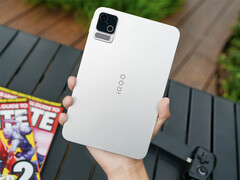 Il Pad Ultra ha un design sottile e leggero. Nell'immagine: il retro del tablet.