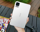 Il Pad Ultra ha un design sottile e leggero. Nell'immagine: il retro del tablet.