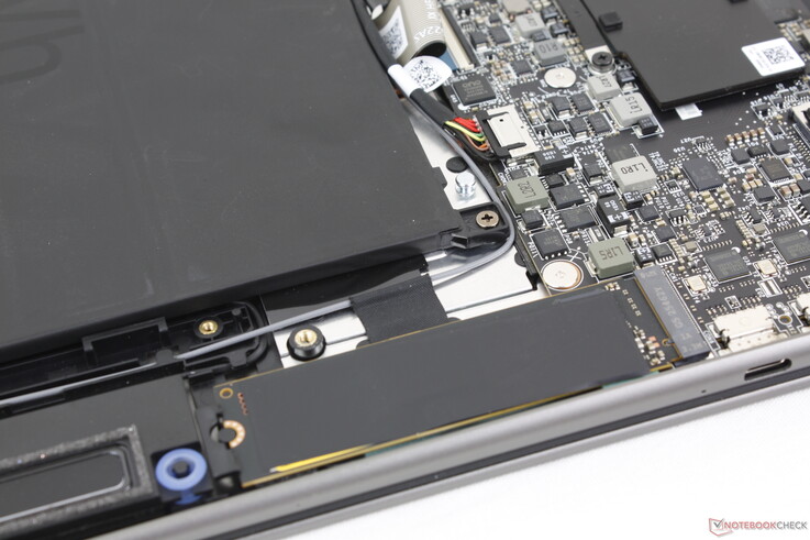 Questa volta c'è solo un singolo slot M.2 2280 PCIe4 x4