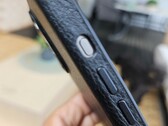 Una custodia Bellroy apparentemente realizzata per l'iPhone 15 Pro Max non è progettata per il nuovo tasto Action. (Fonte: Notebookcheck)