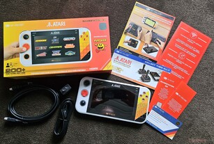 Questo è l'interno della confezione di Atari Gamestation Go (Fonte: Marc Zander, Notebookcheck)