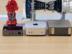Il mini-PC MaixStation di Sipeed (all'estrema sinistra) promette di offrire una grande potenza per l'IA locale grazie al suo chip Axera AX8860P