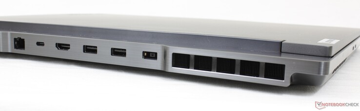 Posteriore: RJ-45, USB-C 3.2 Gen. 2 (DisplayPort 1.4 + 135 W Power Delivery), HDMI 2.1, USB-A 3.2 Gen. 1, USB-A 3.2 Gen. 1 (sempre attivo), adattatore AC