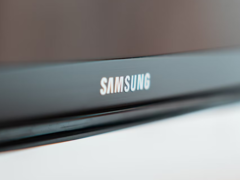 Il problema con il servizio Samsung TV sembra derivare da un guasto al backend condiviso o all'infrastruttura basata sul cloud, anche se l'azienda non ha ancora rilasciato alcuna dichiarazione ufficiale. Nella foto - il logo Samsung su una TV. (Fonte immagine: Marcel Strauß su Unsplash)