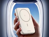 Una banca di energia magnetica da 10000mAh 20W di Ugreen, sicura da portare in aereo. (Fonte: Ugreen)