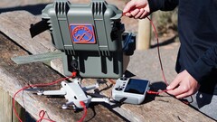 Il Powchell Charger di Yondaway è impermeabile IP67 e può galleggiare sull'acqua. (Fonte: Yondaway)