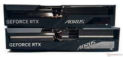 Aorus GeForce RTX 4070 Ti Master (in alto) e RTX 4080 Master (in basso)