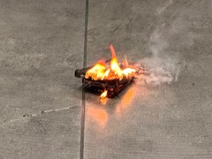 Una segnalazione di Galaxy S24 in fiamme.