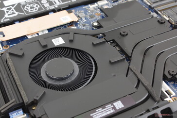 La soluzione di raffreddamento consiste in due ventole da 65 mm e quattro tubi di calore in rame