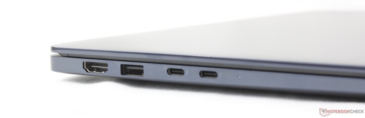 A sinistra: HDMI 2.1, USB-A 3.2 Gen. 1, 2 porte USB-C Thunderbolt 4 con DisplayPort 2.1 + Power Delivery