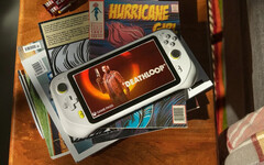 Il Logitech G Cloud è disponibile in un'unica colorazione con il modesto Snapdragon 720G. (Fonte: Logitech)