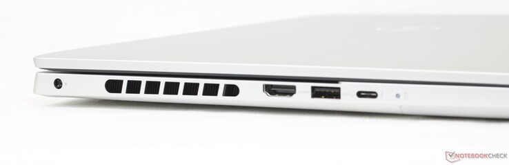 A sinistra: adattatore CA, HDMI 2.0, USB-A 3.2 Gen. 1, USB=C Thunderbolt 4 con Power Delivery + DisplayPort