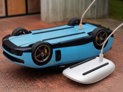 Alcuni dicono che la Ferrari Luce assomiglia a un Magic Mouse di Apple.