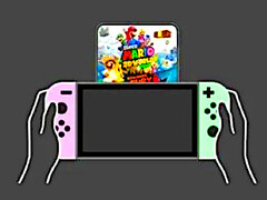 Nintendo Switch in mano con la scheda di gioco virtuale di Super Mario 3D World visualizzata.