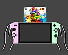Nintendo Switch in mano con la scheda di gioco virtuale di Super Mario 3D World visualizzata.