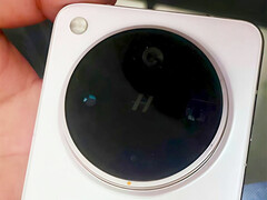 Il design del Find X8 Ultra è in linea con il resto della serie Find X8. (Fonte immagine: via Weibo)