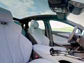 Interno della Model 3 del concorrente BYD Seal (immagine: BYD/YouTube)