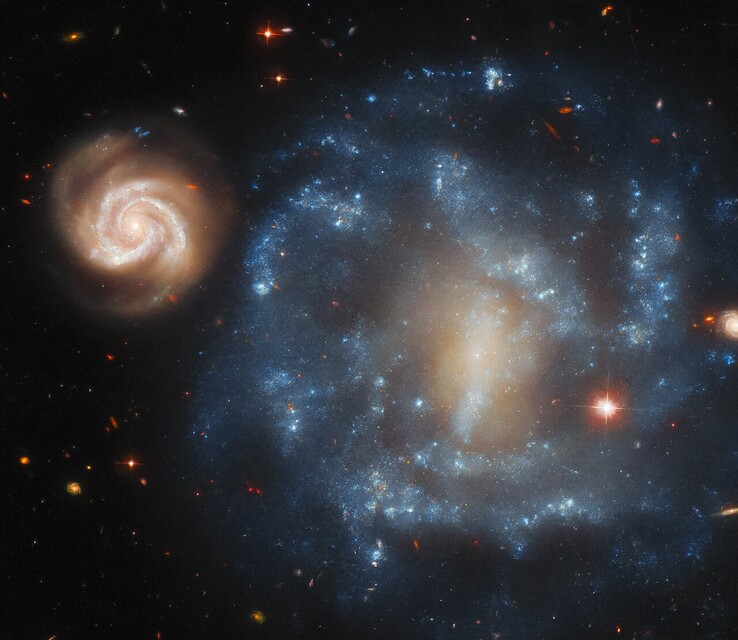 Immagine Hubble di Arp 4 (Fonte dell'immagine: diverse; vedi fonti)