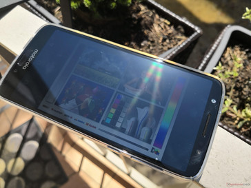 Motorola Moto G6 alla luce diretta del sole